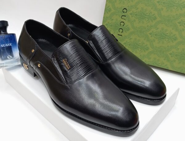 Gucci Leather Shoes black